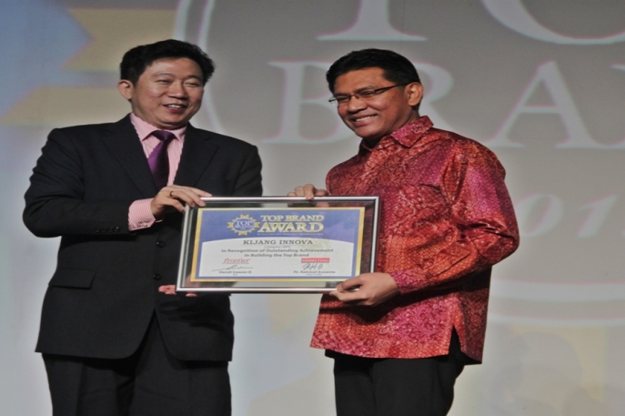 Apresiasi Atas Upaya Toyota Dalam Memelihara Kepercayaan Pelanggan Tiga Produk Toyota Kembali Raih Gelar Top Brand Award 2015