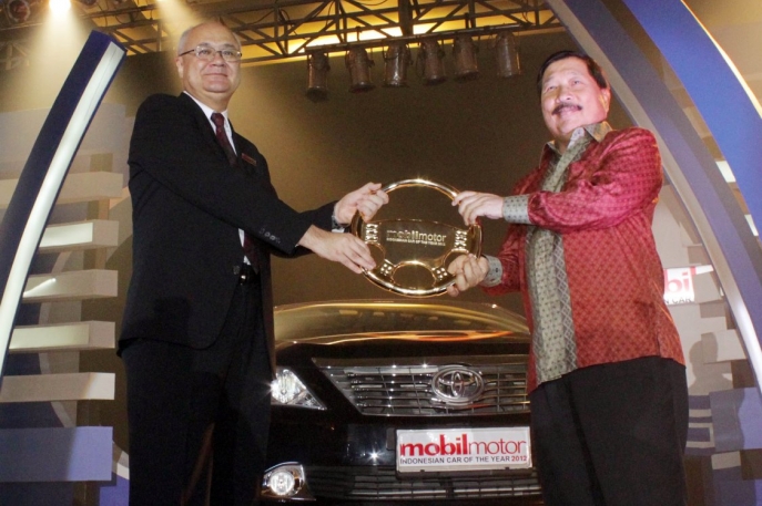 Terbaik dari yang Terbaik, Toyota All New Camry 2.5V Sabet Predikat Car Of The Year 2012