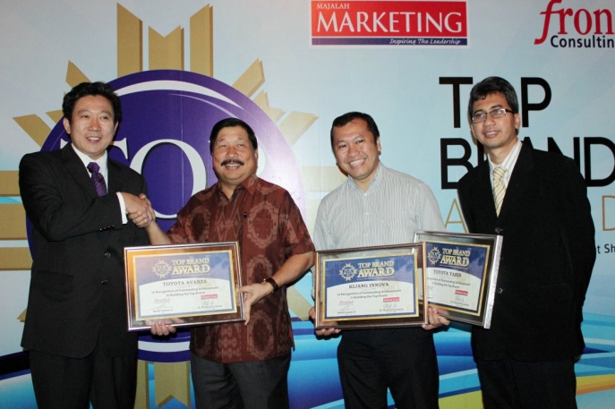 3 Produk Toyota Kembali Raih Gelar Top Brand Award 2013