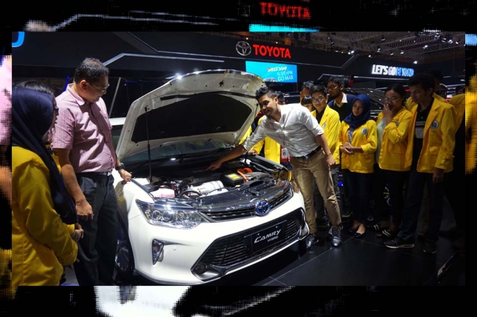 Toyota Perkenalkan Teknologi Mobil Ramah Lingkungan ke Mahasiswa