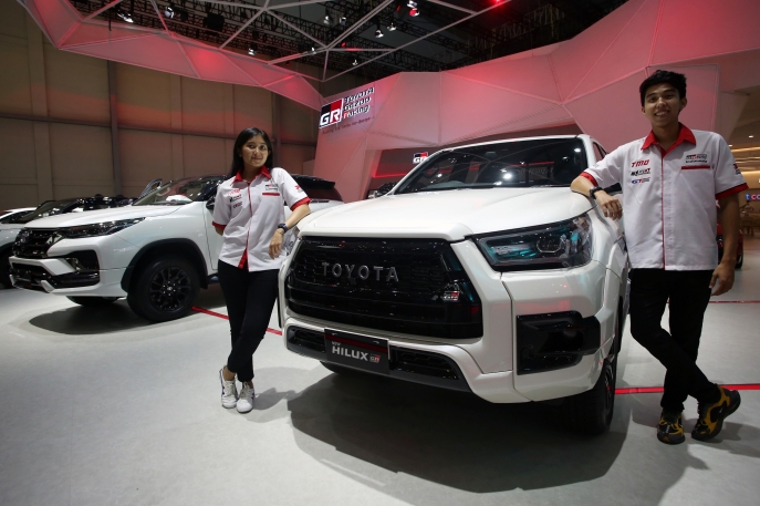 Bukti Komitmen Toyota dalam Menghadirkan Mobility for All, Menutup Tahun 2023 Lewat Raihan All-New Kijang Innova Zenix sebagai Car of The Year GridOto Award 2023