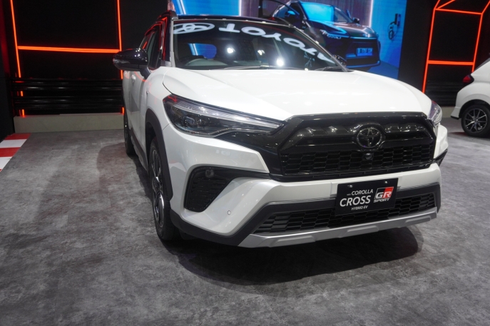 Bukti Komitmen Toyota dalam Menghadirkan Mobility for All, Menutup Tahun 2023 Lewat Raihan All-New Kijang Innova Zenix sebagai Car of The Year GridOto Award 2023