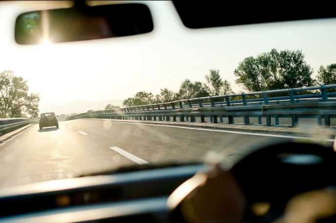 Tips Cegah Highway Hypnosis Saat Mengemudi Mobil, Dampak Buruknya Serupa Microsleep