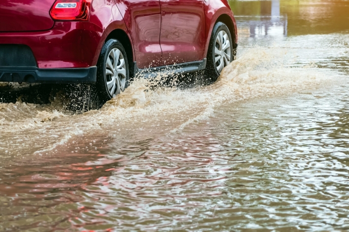 Menangani Banjir: Panduan Lengkap untuk Melindungi dan Memulihkan Mobil Anda