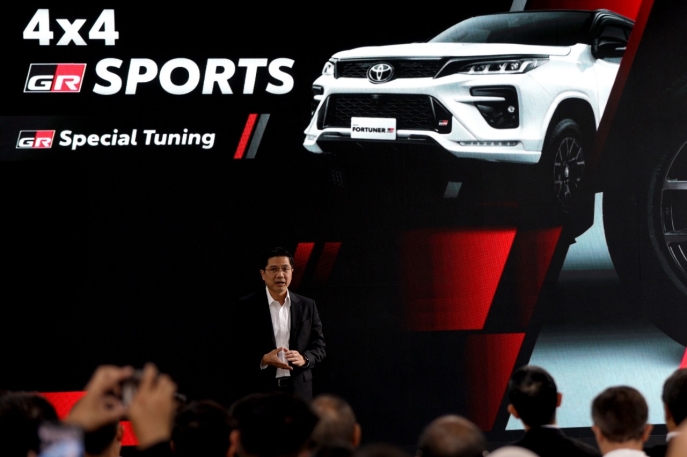 New Fortuner 2.8 GR Sport 4x4 with TSS Hadir Sebagai Flagship Model, Toyota Berikan Refreshment pada Eksterior dan Interior New Fortuner, Produk Toyota Pertama di Indonesia yang Memiliki In-Car Wifi Hotspot via Fitur T Intouch