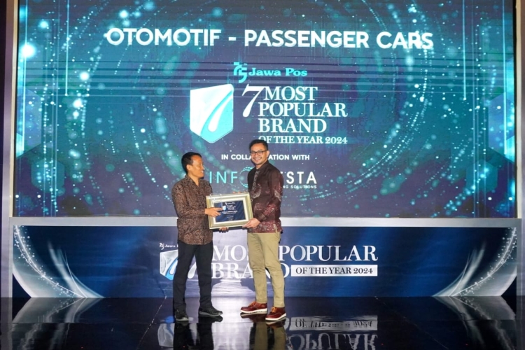 All New Kijang Innova Zenix, All New bZ4X, dan Lexus RZ450e Raih Penghargaan Jawa Pos 7 Most Popular Brand of The Year 2024, Bukti Kendaraan Keluarga dan Kendaraan Elektrifikasi Toyota dan Lexus Semakin Dipercaya dan Menjadi Pilihan Utama Masyarakat 